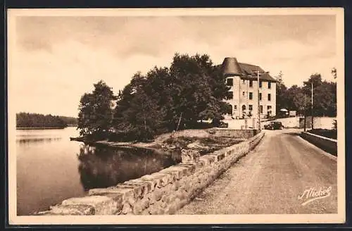 AK Clergoux, Vue de l`Hôtel du Lac au bord de l`eau