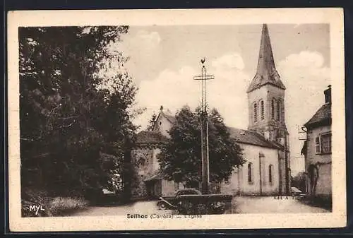 AK Seilhac, L`église et le parvis avec voiture ancienne