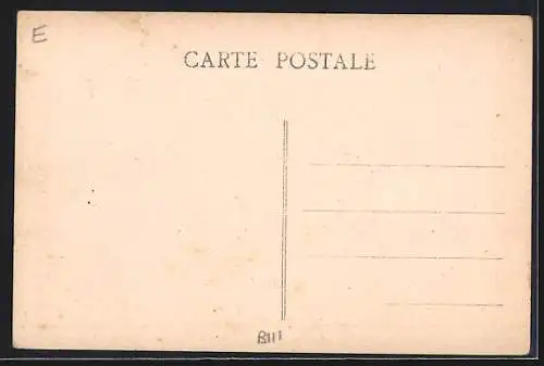 AK Seilhac, L`église et le parvis avec voiture ancienne