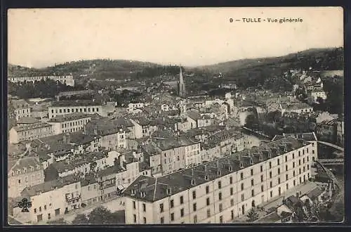 AK Tulle, Vue générale de la ville avec collines environnantes