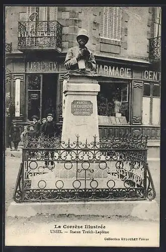 AK Ussel, Statue Treich-Laplène devant la pharmacie et badauds observant