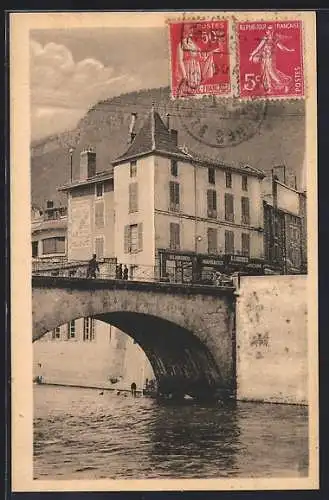 AK Bort-les-Orgues, Vue du pont et des bâtiments au bord de l`eau