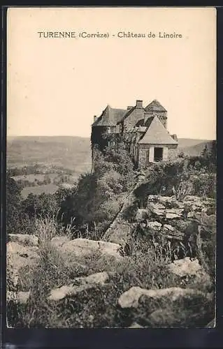 AK Turenne, Château de Linoire surplombant la vallée verdoyante