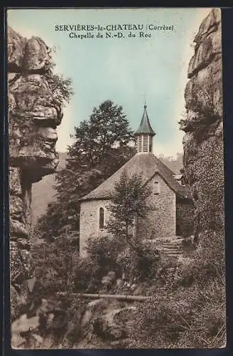 AK Servières-le-Château, Chapelle de N.-D. du Roc entourée de falaises rocheuses