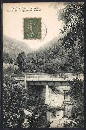 AK La Luzège, Le Pont Rouge, vue du pont dans un cadre naturel