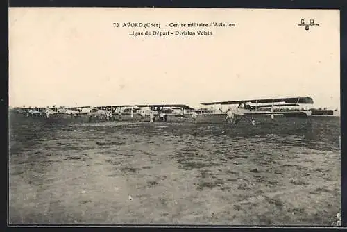 AK Avord /Cher, Centre militaire d`Aviation, Ligne de Départ, Division Voisin, Doppeldecker-Flugzeuge