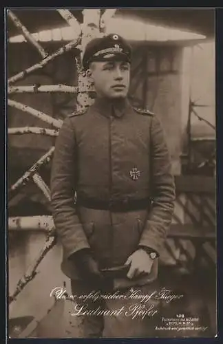 Foto-AK Sanke Nr. 428: Kampfflieger Leutnant Pfeifer in Uniform mit EK I