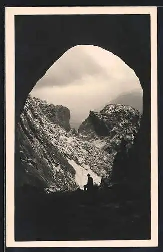 AK Werfen, Eisriesenwelt-Höhlen im Tennengebirge, Höhlenportal mit Ausblick gegen Beisszange und Salzachtel