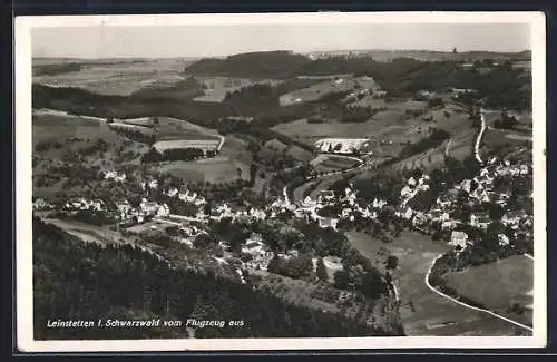 AK Leinstetten /Schwarzwald, Gesamtansicht mit Umgebung, Fliegeraufnahme