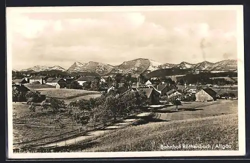 AK Röthenbach /Allgäu, Ortsansicht mit Bahnhof