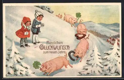 AK Kinderpaar sieht Schweine mit Glücksbringern durch den Schnee laufen, Neujahrsgruss