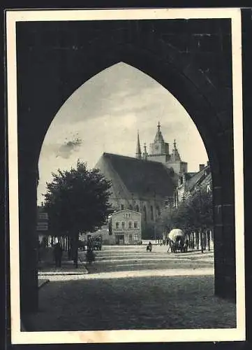 AK Zerbst, Blick durch das Heidetor mit St. Nikolai-Kirche