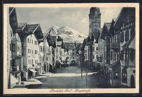 AK Kitzbühel, Hauptstrasse mit Häusern & Bergen gegen Süden