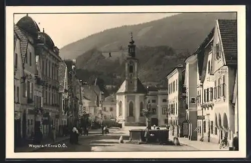 AK Weyer a. d. Enns, Strassenpartie mit Kirche und Brunnen