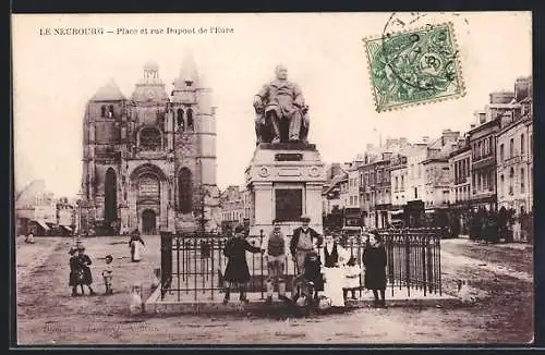 AK Le Neubourg, Place et rue Dupont de l`Eure avec statue et église en arrière-plan