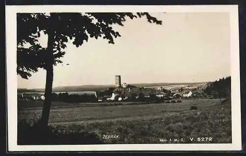 AK Zebrák, Ortsansicht mit der Ruine