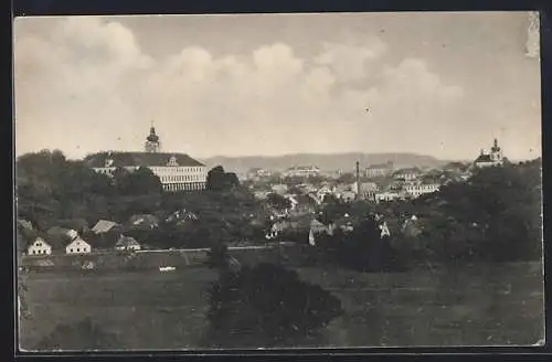 AK Mnich. Hradiste, Ortsansicht übers Feld