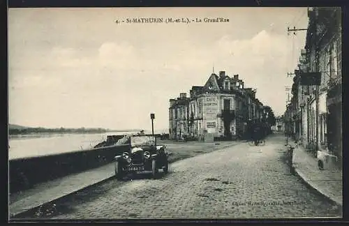 AK St-Mathurin, La Grand`Rue avec voiture ancienne et café au bord de la Loire