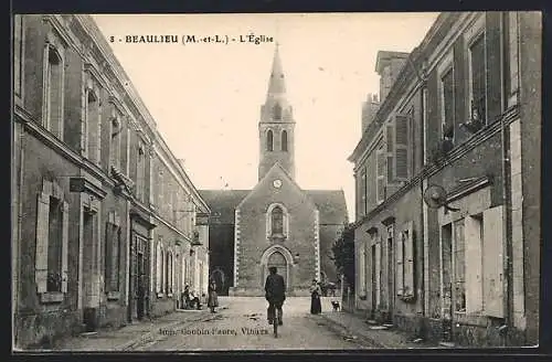 AK Beaulieu, L`église et la rue animée avec passants et cycliste