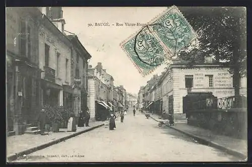 AK Baugé, Rue Victor-Hugo avec passants et commerces animés