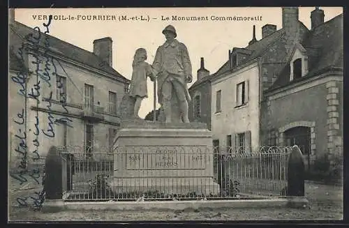 AK Vernoil-le-Fourrier, Le Monument Commémoratif