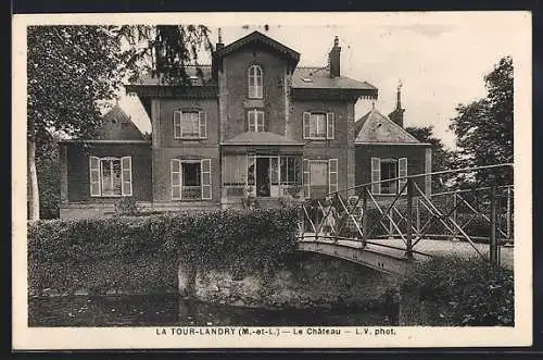 AK La Tour-Landry, Le Château avec son pont pittoresque