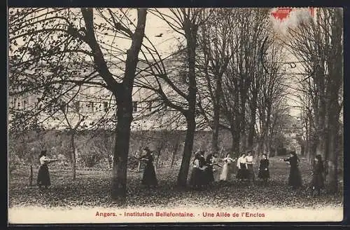 AK Angers, Institution Bellefontaine, Une Allée de l’Enclos