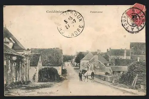 AK Guédeniau, Panorama du village avec homme et cheval sur la route