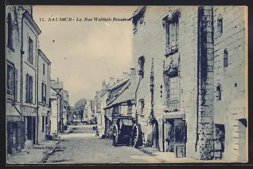 AK Saumur, La Rue Waldeck-Rousseau