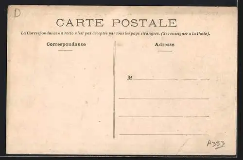 AK Saumur, Rue Dacier animée avec passants et commerces