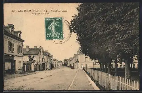 AK Les Rosiers, Rue de la Croix vue prise du Mail