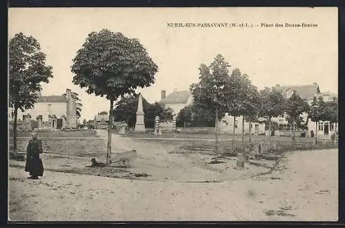 AK Nueil-sur-Passavant, Place des Douze-Braves