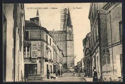 AK Le Puy-Notre-Dame, L`Église, La Facade