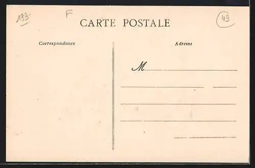 AK La Pouëze, Grande-Rue animée avec des habitants et maisons anciennes