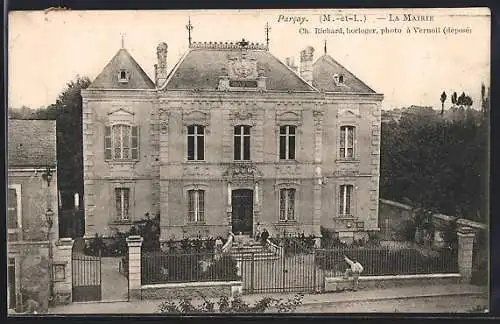 AK Parcay, La Mairie avec jardin et clôture élégante