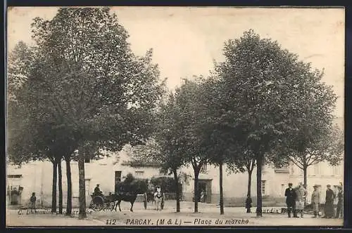 AK Parcay, Place du marché avec des arbres et des passants