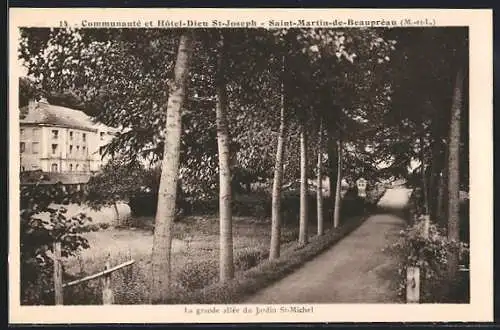 AK Saint-Martin-de-Beaupréau, La grande allée du Jardin St-Michel