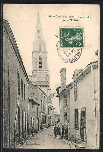 AK Yzernay, Rue de l`Église avec vue sur le clocher