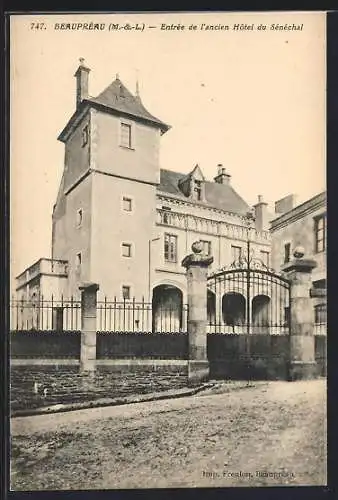 AK Beupréau, Entrée de l`ancien Hôtel du Sénéchal