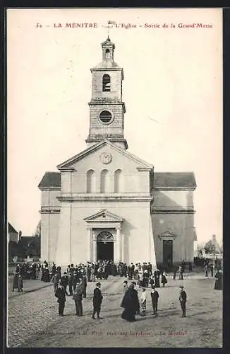 AK La Ménitré, L`Église, Sortie de la Grand`Messe