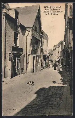 AK Segré, Rue St-Sauveur avec vieille maison du XIIIe siècle