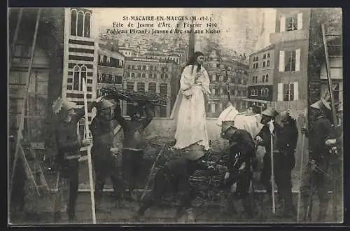 AK St-Macaire-en-Mauges, Tableau vivant: Jeanne d`Arc sur son bûcher lors de la fête de 1910