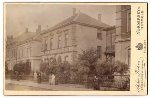 Fotografie Atelier Helios, Norderney, unbekannter Ort, Wohnhaus mit Bewohnern