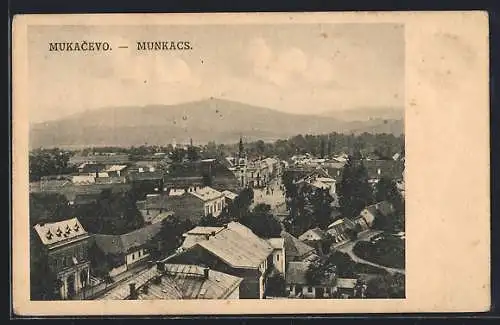 AK Mukacevo, Ortsansicht mit Bergpanorama aus der Vogelschau