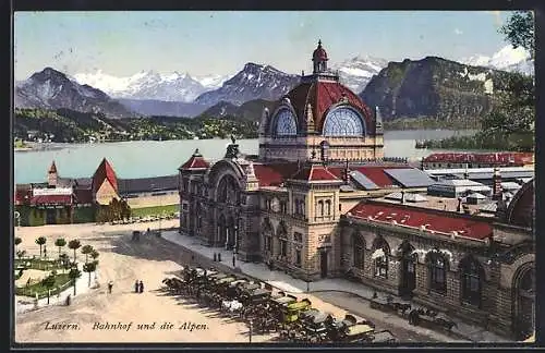 AK Luzern, Bahnhof und die Alpen mit Droschkenparkplatz