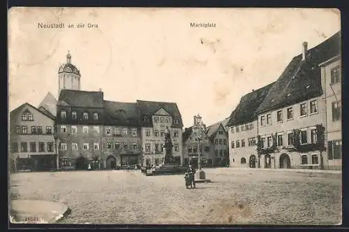 AK Neustadt an der Orla, Marktplatz mit Gasthaus und Denkmal