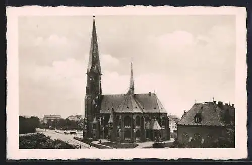 AK Hainichen / Sa., Kirche mit Kutschen und Passanten