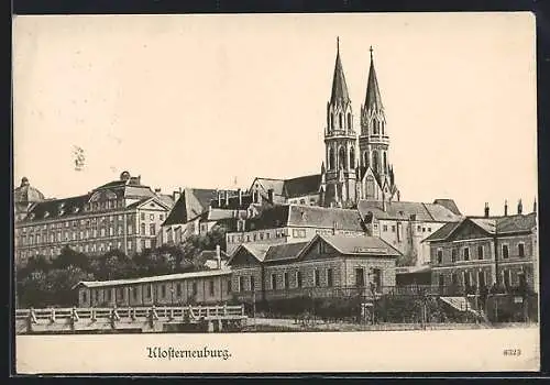 AK Klosterneuburg, Ortspartie mit Blick zum Kloster