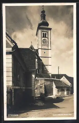 AK Straden, Strassenpartie mit Kirche