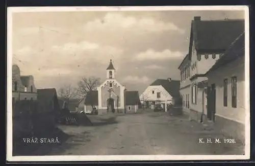 AK Vráz Stará, Blick zur Kirche